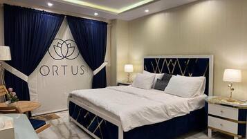 Luxury Apartment | 3 bedrooms, iron/ironing board, free WiFi