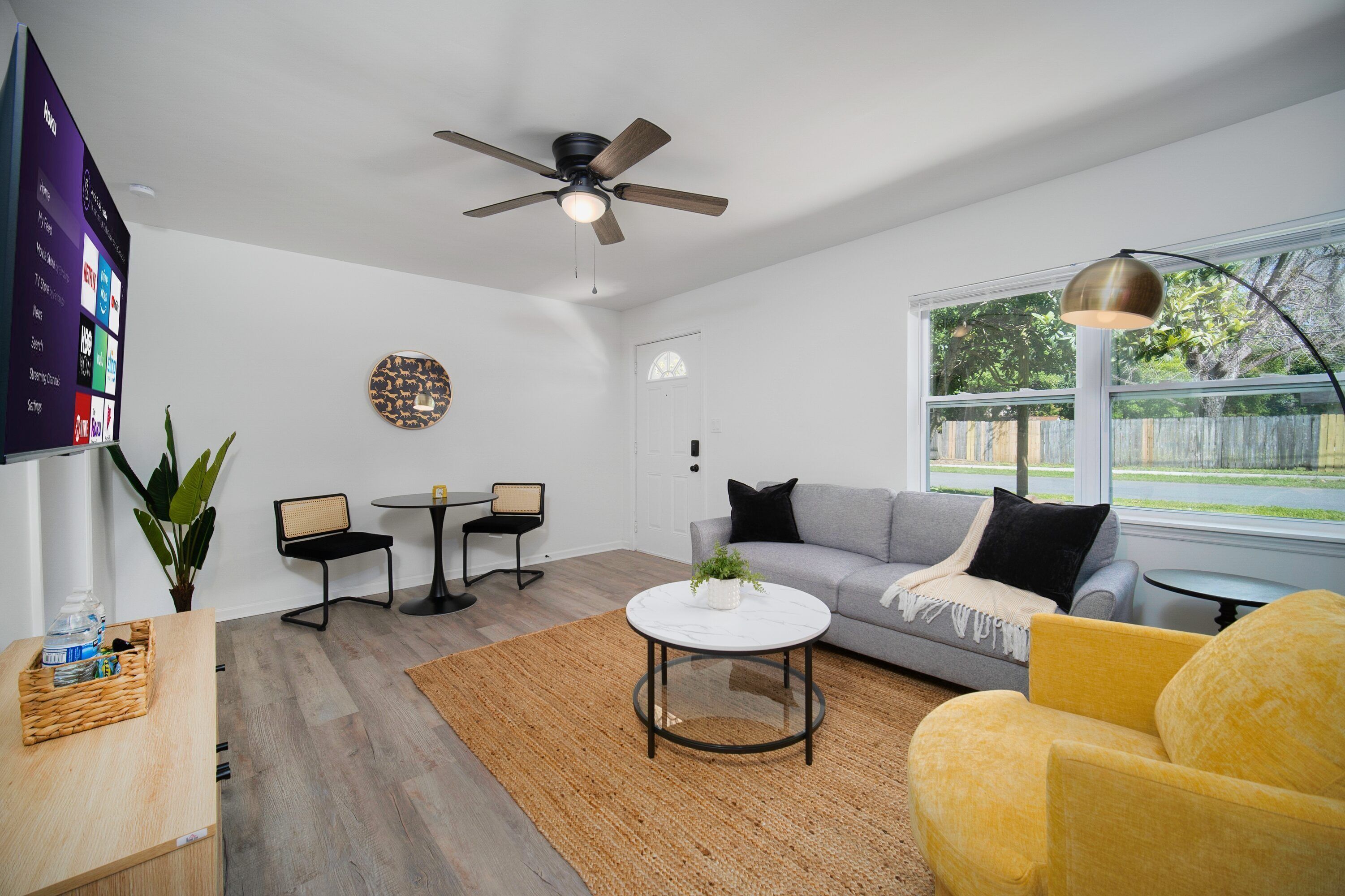 This apartment is a 2 bedroom(s), 1 bathrooms, located in Jacksonville, FL.