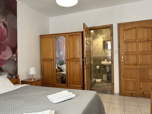 1 bedroom, travel crib, free WiFi, bed sheets - Chantall- Double room III (Ravda)