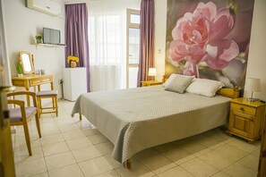 1 dormitori, un bressol de viatge, wifi gratuïta i roba de llit 