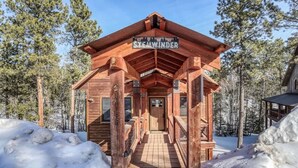 A wooden cabin named STEAWINDER with a wooden staircase leading to the entrance. - Stem Winder Lodge - Wifi, A/C, Hot tub (Lead)