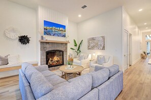 Smart TV y chimenea 