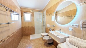 Shower, hair dryer, bidet, towels - Easy City Access: 3BR w/ Balcony & Private Carport (Zadar)