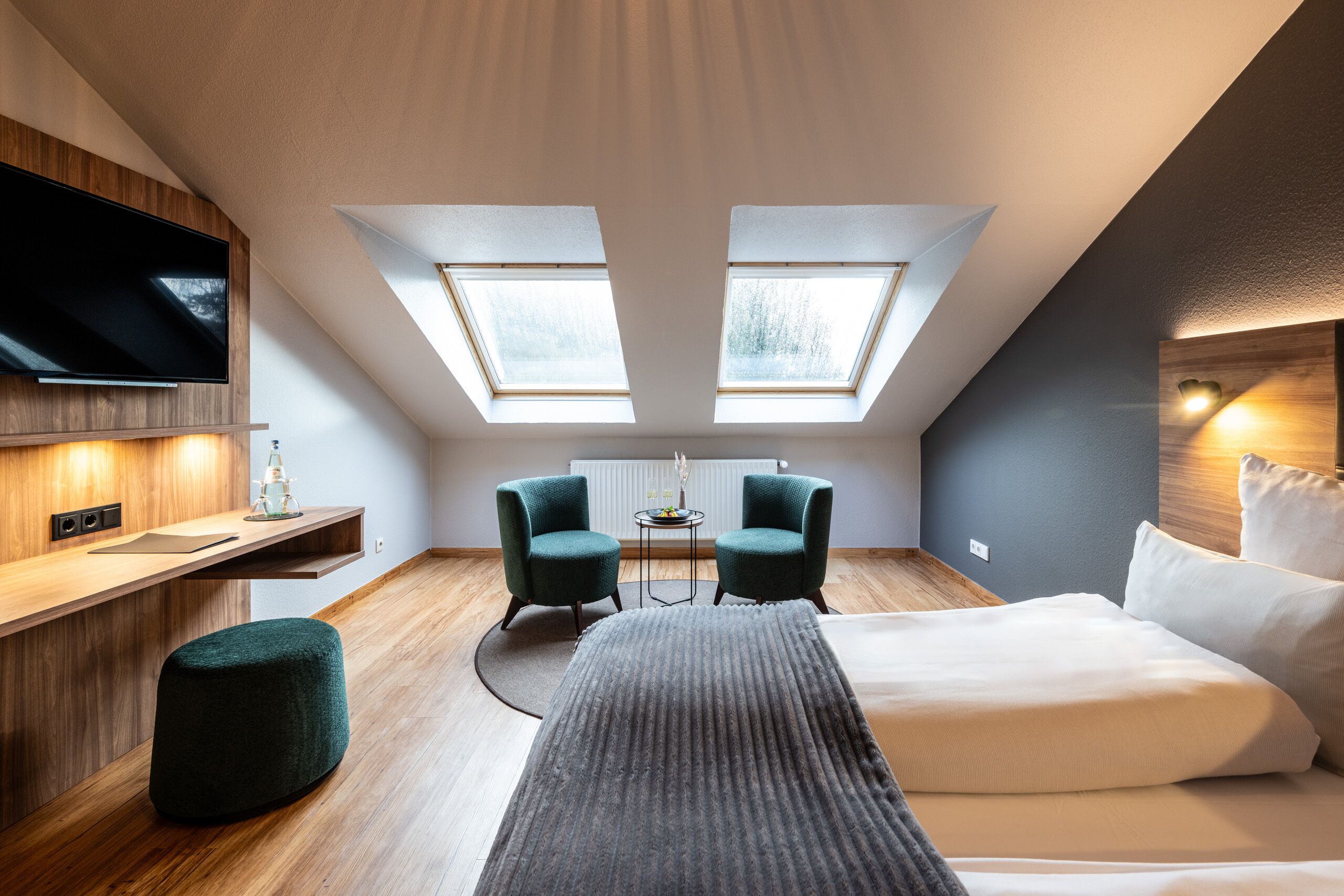 classic room, 1 king bed, garden view | in-room safe, desk, free wifi