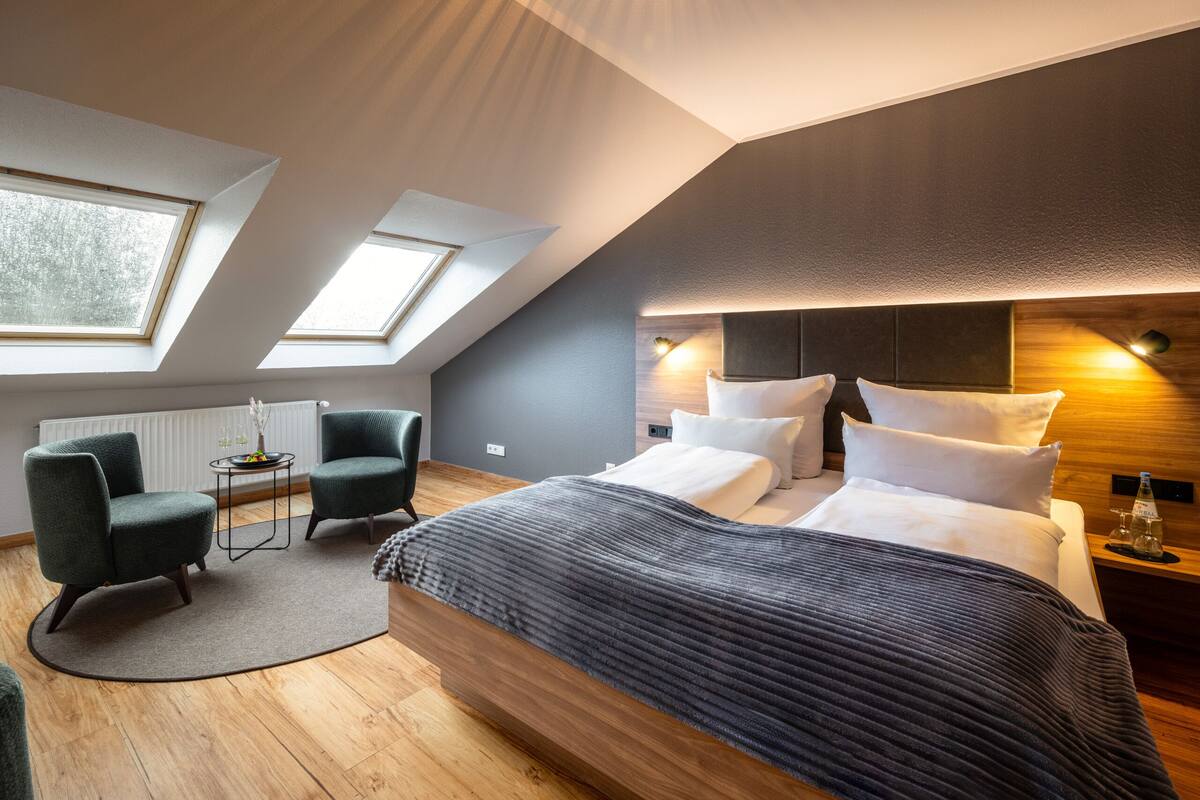 Doppelzimmer | 客房內保險箱、書桌、免費無線上網
