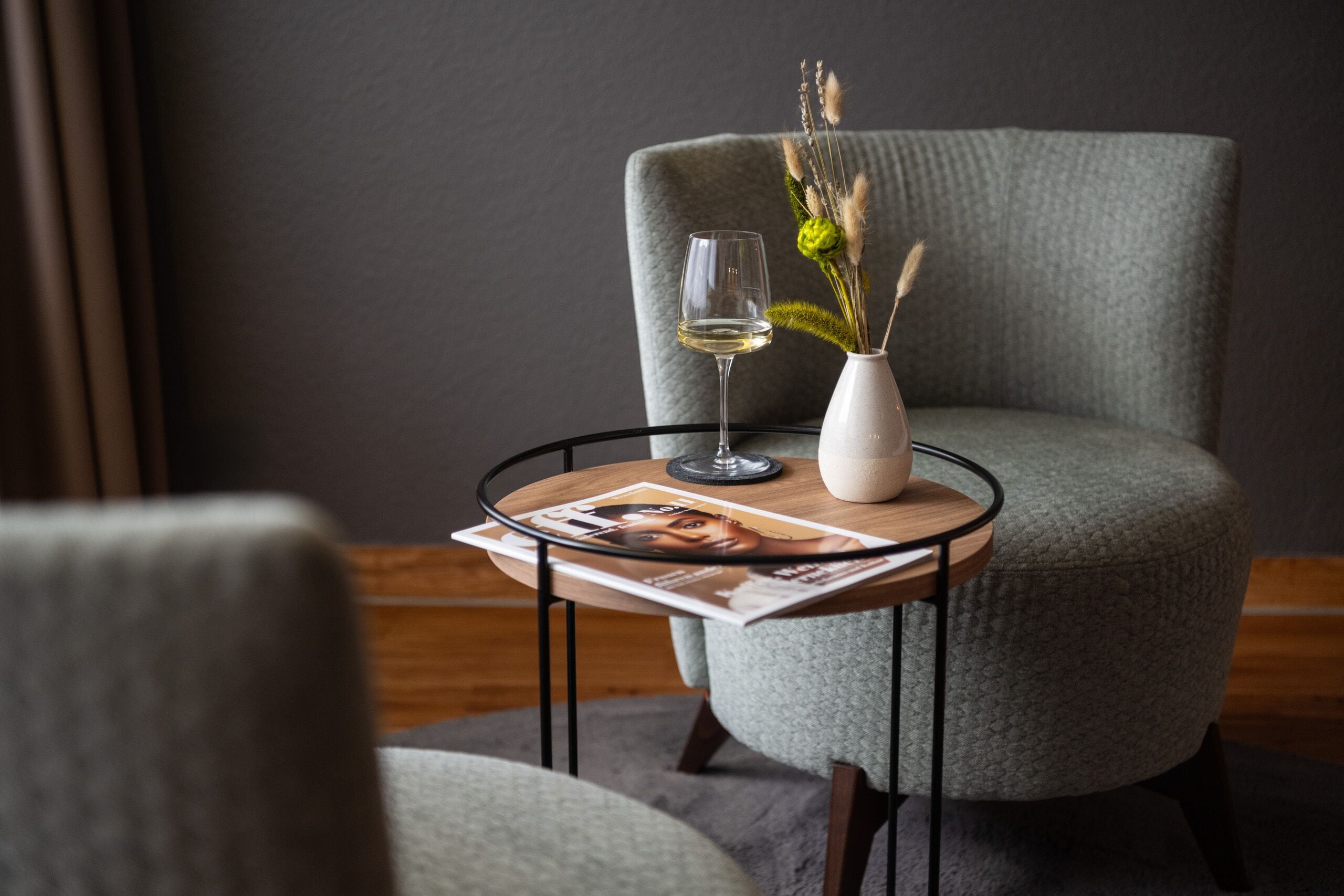 comfort room, 1 king bed, garden view | in-room safe, desk, free wifi