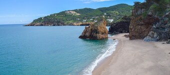 Superb detached house on two floors. Ideal for 2 families Residential area 7 pax