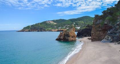 Superb detached house on two floors. Ideal for 2 families Residential area 7 pax