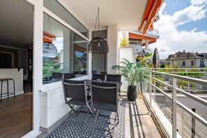 Outdoor dining - La Mavéria - Beautiful T3 close to the lake (Annecy-le-Vieux)