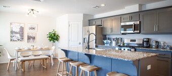 Scandi Home by Turnpike - KING Bed, Fast WiFi