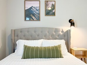 3 bedrooms, desk, iron/ironing board, travel crib