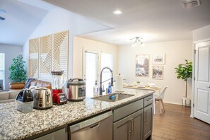 Interior - Scandi Home by Turnpike - KING Bed, Fast WiFi (Broken Arrow)