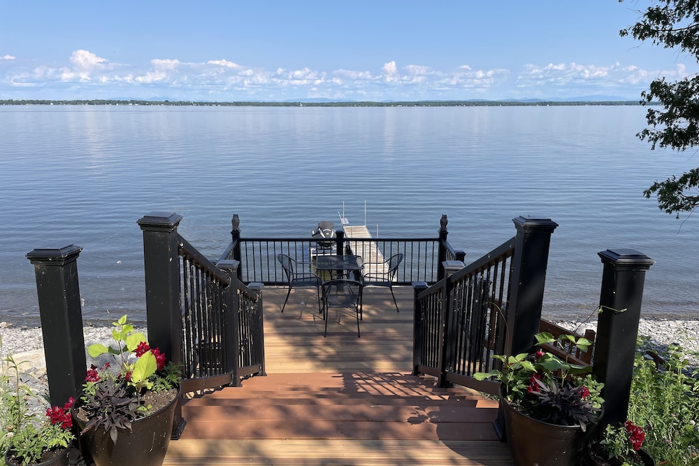Heron Hideaway - Lakefront Home with Mountain Views- Hot Tub