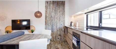 Réfrigérateur, micro-ondes, four, plaque de cuisson