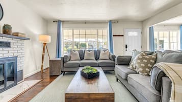 Smart TV, fireplace