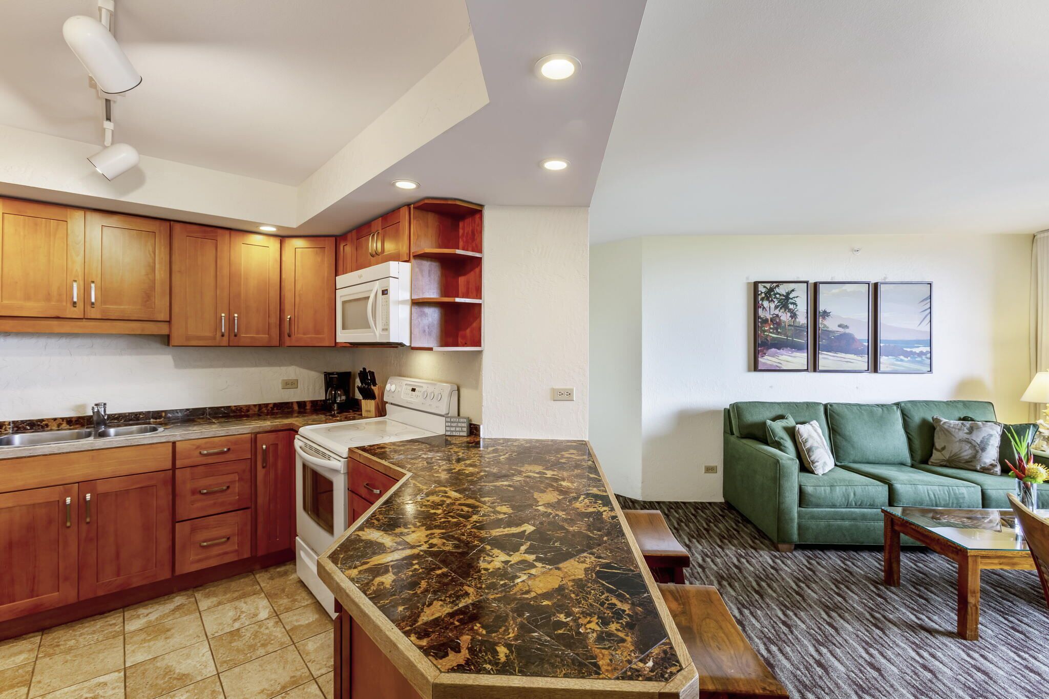 Pau Hana Hale | Steps to the Beach & Pool!