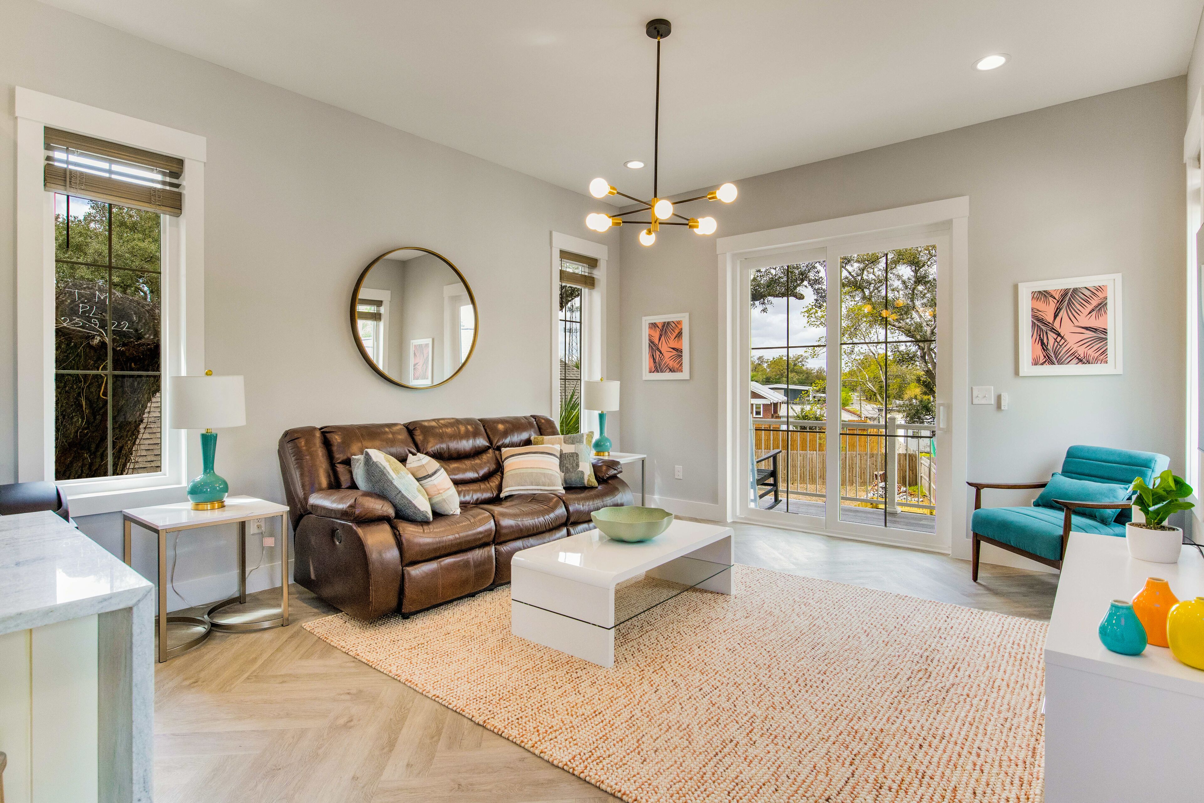 Hello Sunshine - King Bed | Modern | Balcony