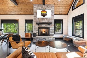 Interior - Livin On The Ledge in Hochatown/Broken Bow, OK (Broken Bow)