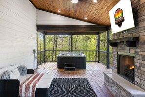 Terrace/patio - Livin On The Ledge in Hochatown/Broken Bow, OK (Broken Bow)