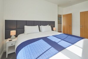 2 室のベッドルーム、アイロン / アイロン台、WiFi (無料)、ベッドシーツ