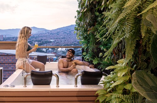 Luxe Retreat Private Jacuzzi, A House Best view and price of North Medellin