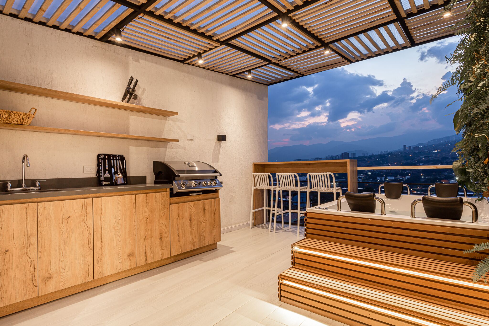 Luxury House with Private Jacuzzi, Best View