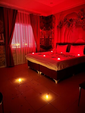 Minibar, in-room safe, desk, laptop workspace - Nus Grand Hotel (Nusaybin)