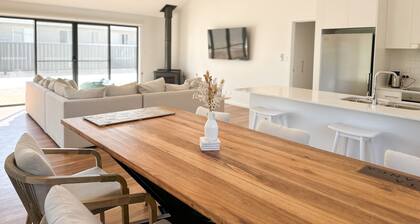 The Sandbar - Long Beach Coastal Retreat.