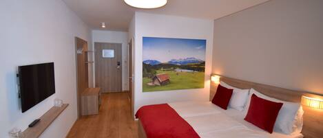 Ropa de cama hipoalergénica, cuna de viaje, wifi gratis y ropa de cama