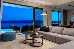 TV, peis, videospill og DVD-spiller