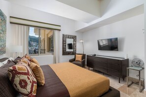 3 bedrooms, iron/ironing board, WiFi, bed sheets - Luxury, Amazing Views! Front and Centre Romantic Z (Puerto Vallarta)