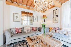 TV, fireplace - Villa Aperitivo, Romantic and Panoramic Stone Farmhouse with Private Swimming Pool on the Hills of Lucca close to Lucca, Pisa and the Compitese area (Pieve di Compito)