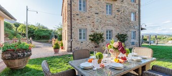 Villa Aperitivo, Romantic and Panoramic Stone Farmhouse with Private Swimming Pool on the Hills of Lucca close to Lucca, Pisa and the Compitese area