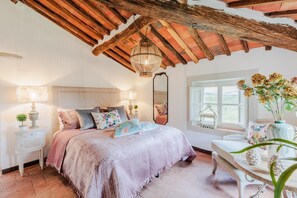 4 bedrooms, in-room safe, iron/ironing board, free WiFi - Villa Aperitivo, Romantic and Panoramic Stone Farmhouse with Private Swimming Pool on the Hills of Lucca close to Lucca, Pisa and the Compitese area (Pieve di Compito)