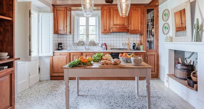 Villa Aperitivo, Romantic and Panoramic Stone Farmhouse with Private Swimming Pool on the Hills of Lucca close to Lucca, Pisa and the Compitese area