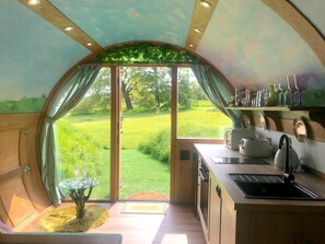 Fridge, microwave, oven, stovetop - Romantic Rural Break In Countryside Castle Grounds (Devon)