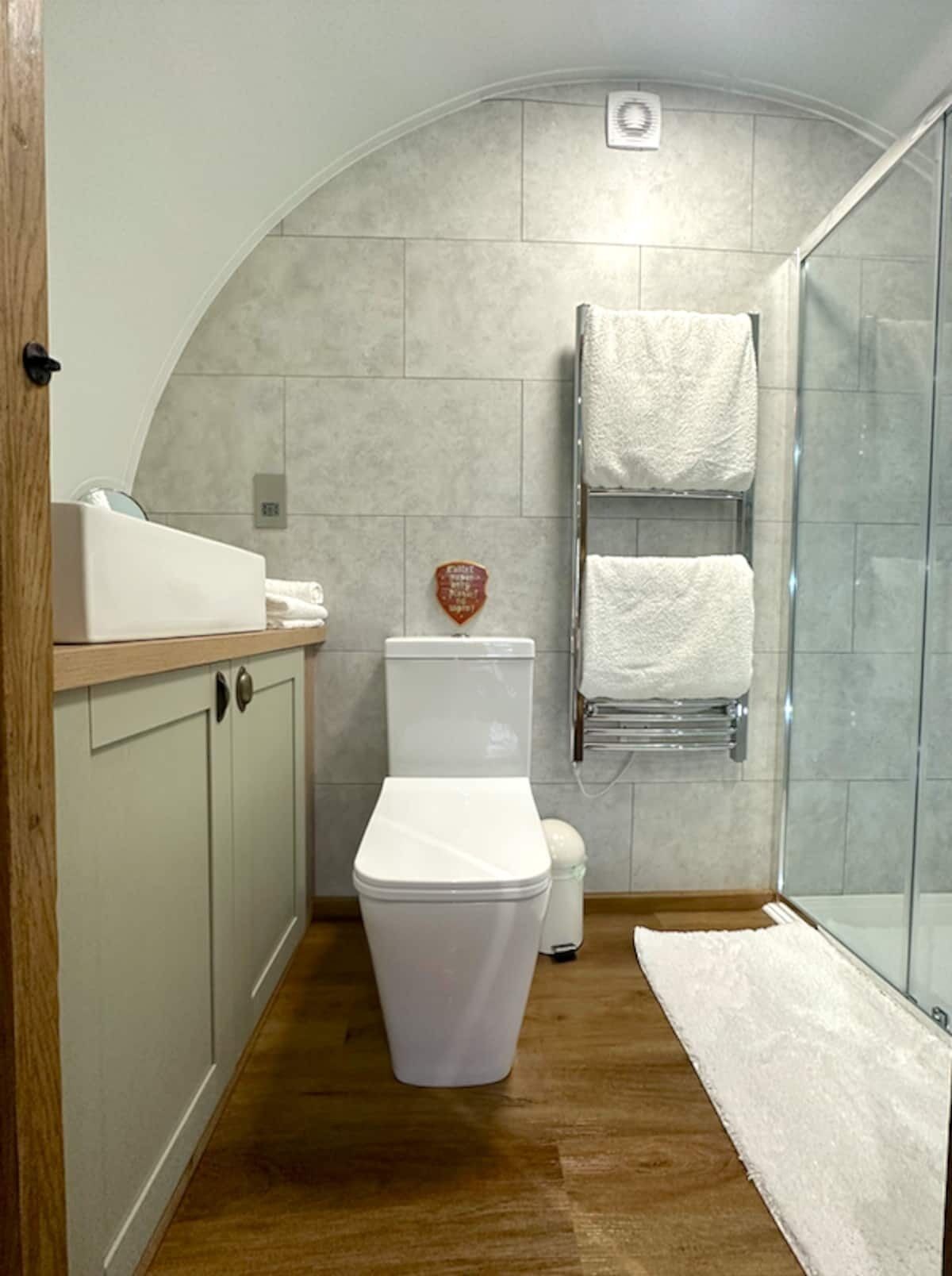 Shower, free toiletries, hair dryer, bathrobes