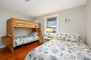 4 bedrooms, free WiFi, bed sheets
