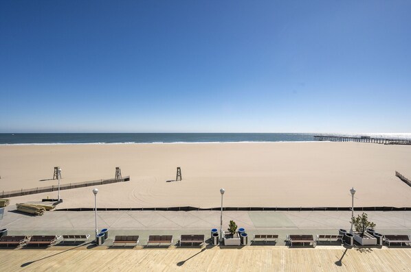 On the beach - Belmont Towers 405 - A Luxury Vacation Experience (Ocean City)