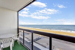 Interior - Golden Sands 615 - Directly on the Beach (Ocean City)