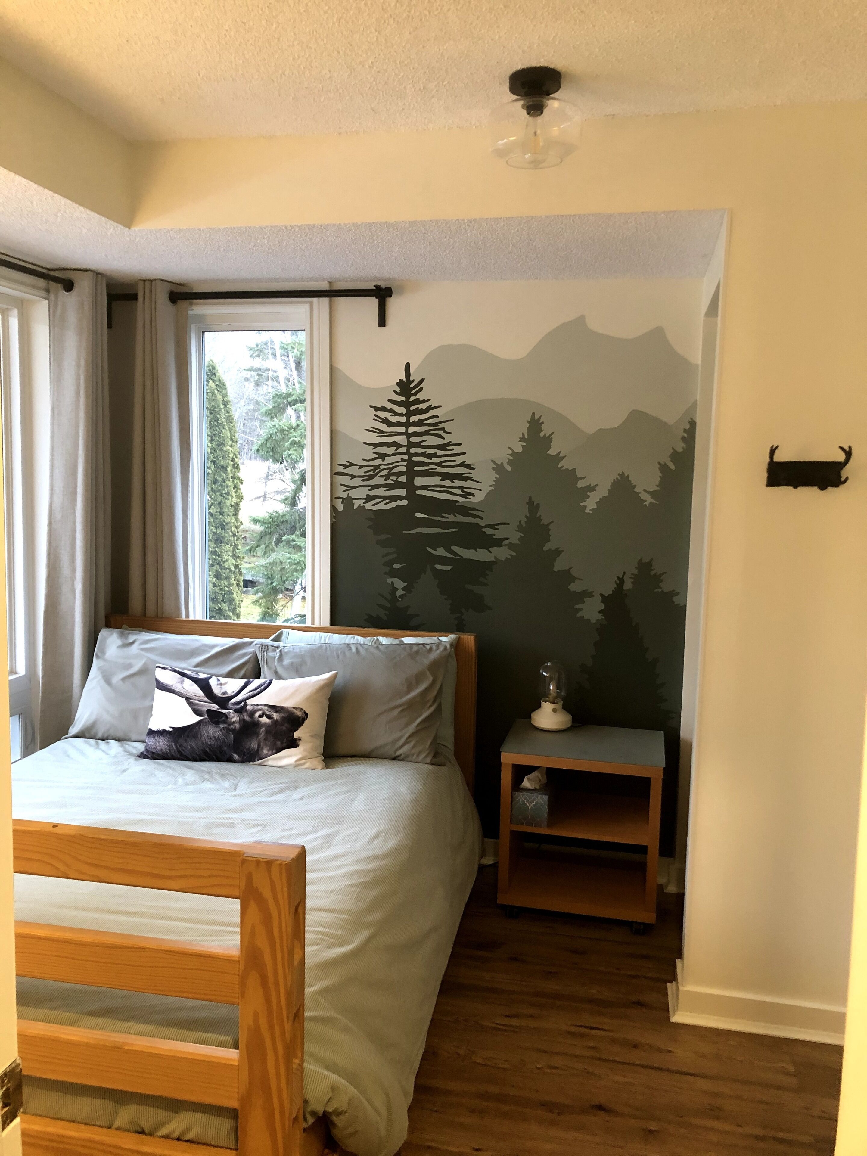 Cozy Chalet overlooking the lake