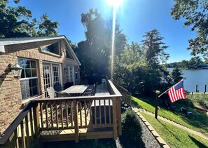 Outdoor dining - The Hideaway Spot- Waterfront w/ Dock on Long Cove (Glen Burnie)