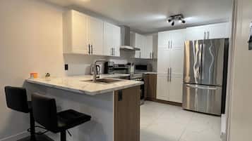 Mikrowelle, Ofen, Herdplatte, Geschirrspüler