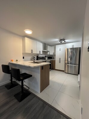 Micro-ondes, four, plaque de cuisson, lave-vaisselle