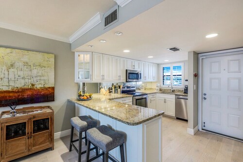 NEW Salt Water Pool and Sun Deck  Steps to Vanderbilt Beach  Water Views