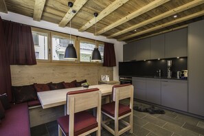 Romantic Chalet | Private kitchen | Fridge, oven, stovetop, coffee/tea maker - Piccola Fiamma by Pizzo Fiamma (Zermatt)