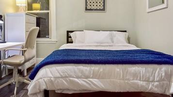 6 bedrooms, iron/ironing board, WiFi, bed sheets