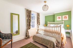 1 bedroom, iron/ironing board, travel cot, free WiFi - Flat 2, Peter Lane · Cosy 1-Bed Flat in the Heart of York City Centre - Pass the Keys (York)