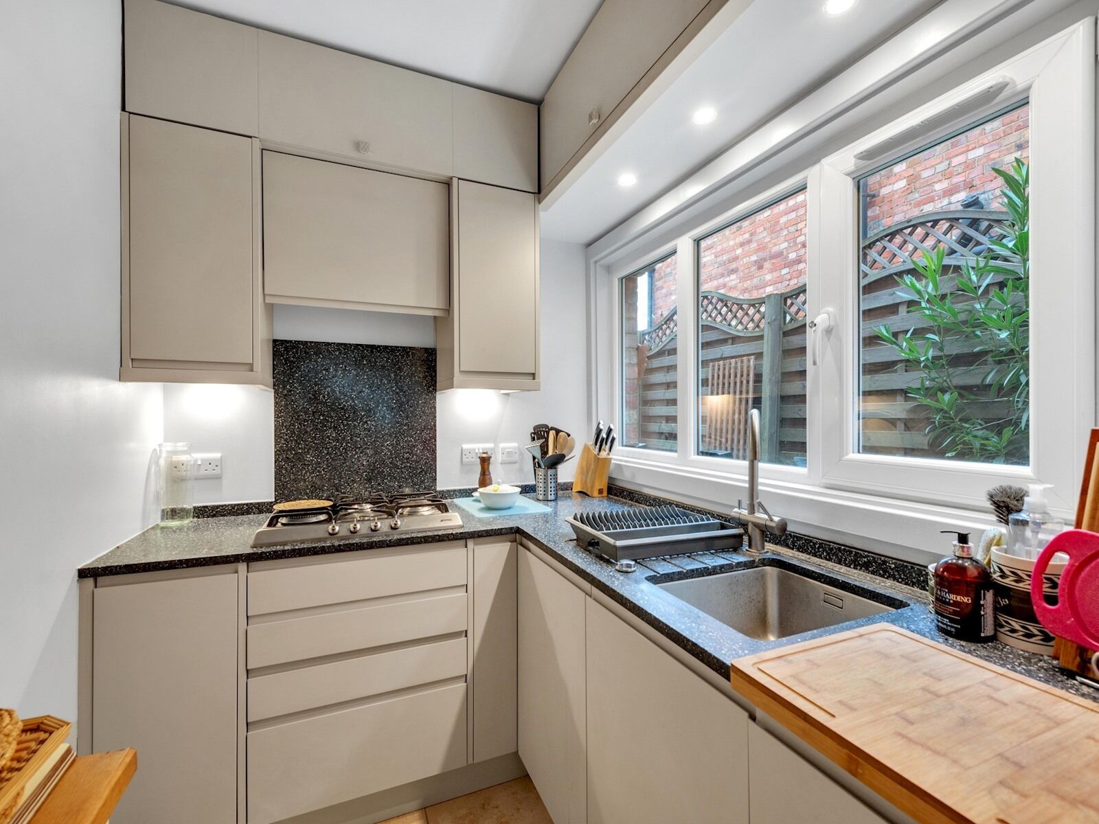 Pass the Keys | Charming Terrace House in Ealing