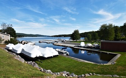 Stay in the heart of Greenwood Lake minutes away from the lake 